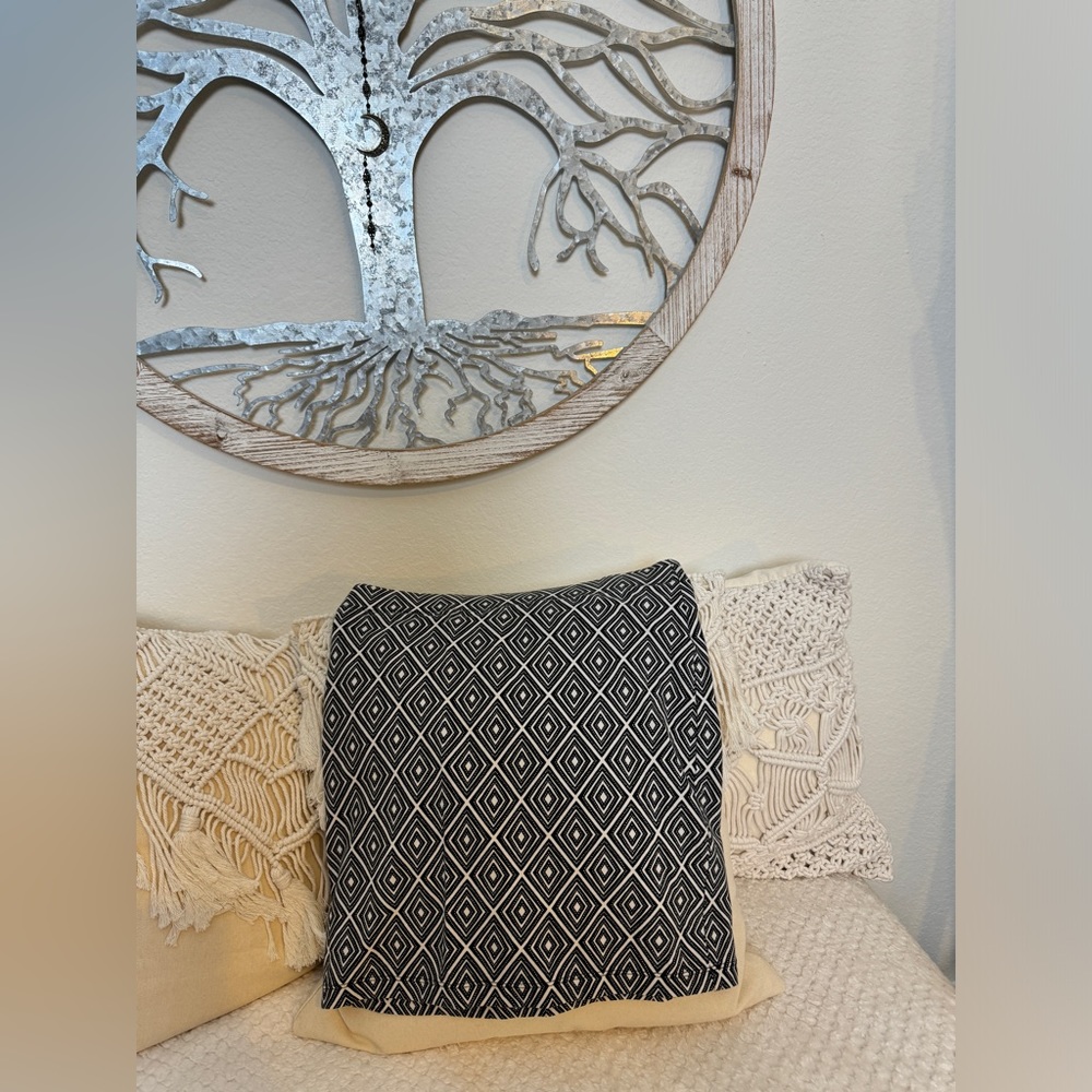 FOREVER 21 Miniskirt Boho Pattern, Bodycon. Black & White - Picture 3 of 5